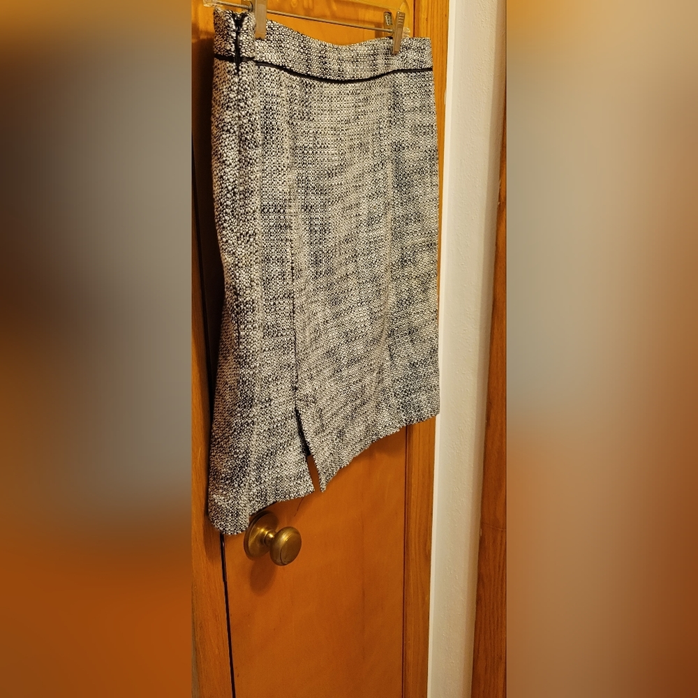 White House Black Market skirt Size 10